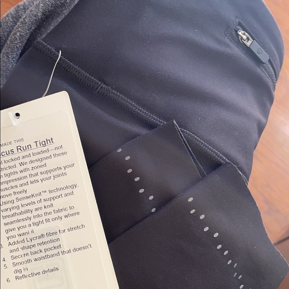 Lululemon in focus run tight